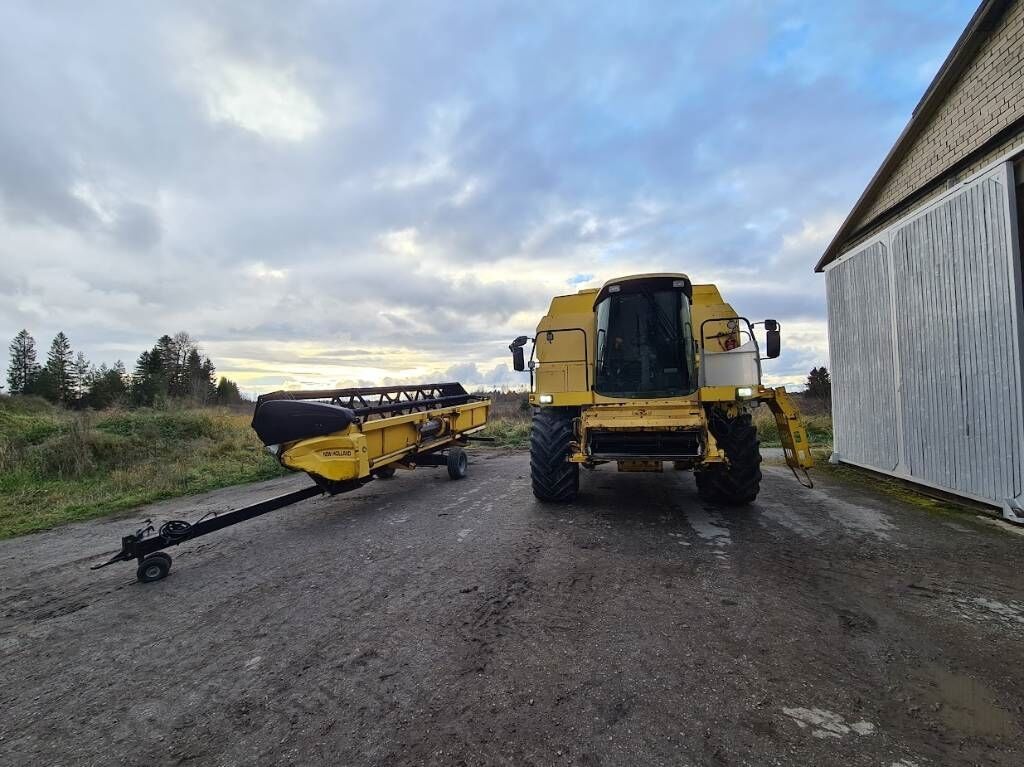 New Holland TX 68 Plus 2