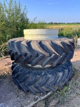 Sonstige topeltrattad 520/85R38