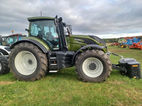 Valtra T215