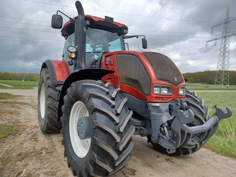 <strong>Valtra S323</strong><br />