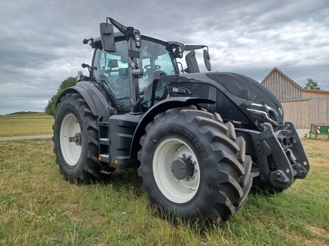 Valtra Q305 mit Rüfa