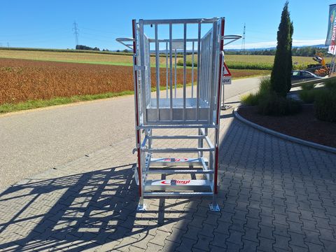 Fliegl AgroCenter Arbeitsbühne hoch 