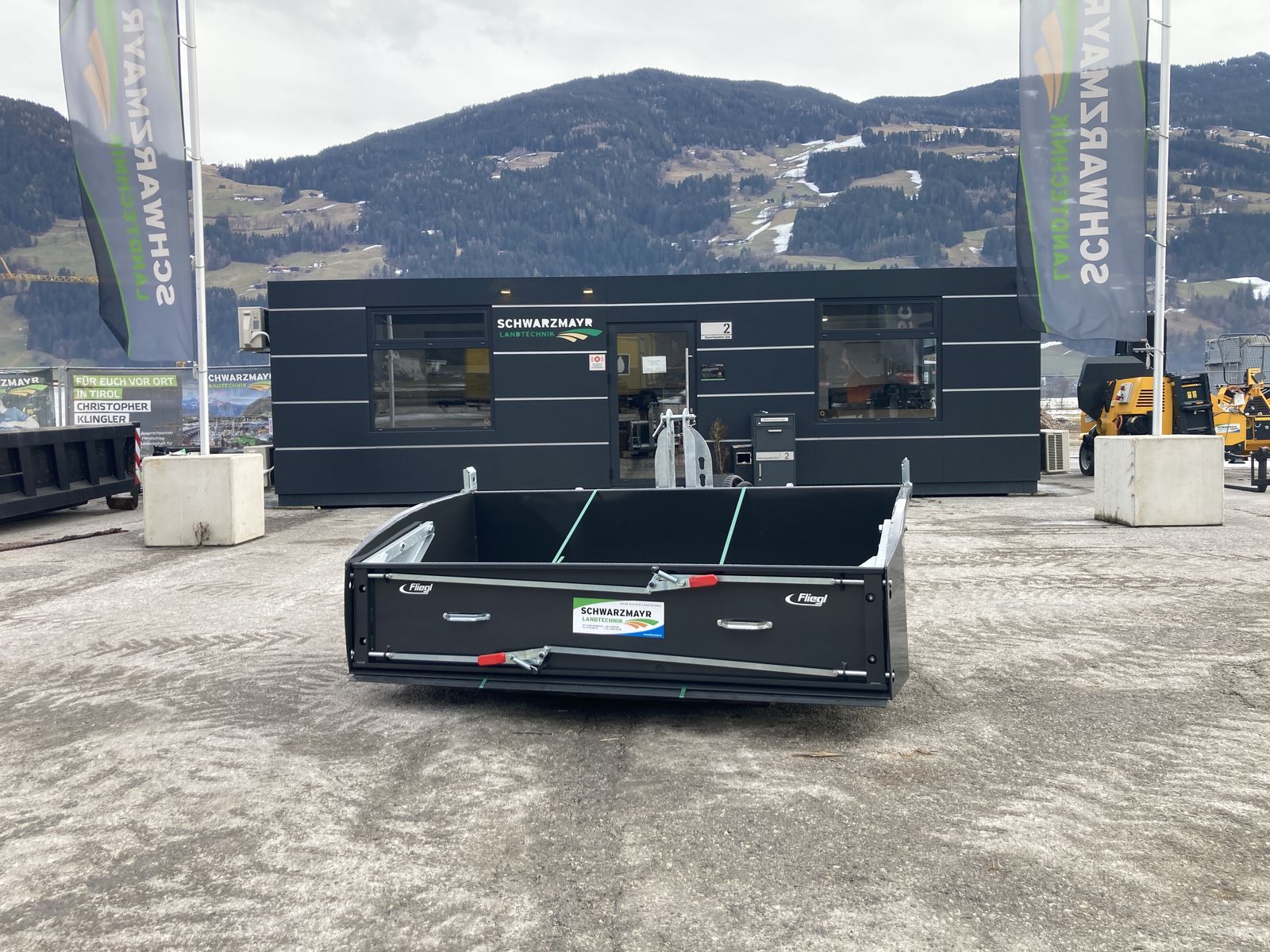 Fliegl AgroCenter Heckschaufel G2000mm  2