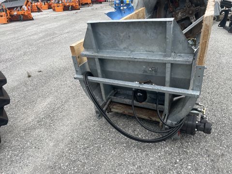 Gafner Aufbauseitenstreuer zu Reform T8 m. langem Radst