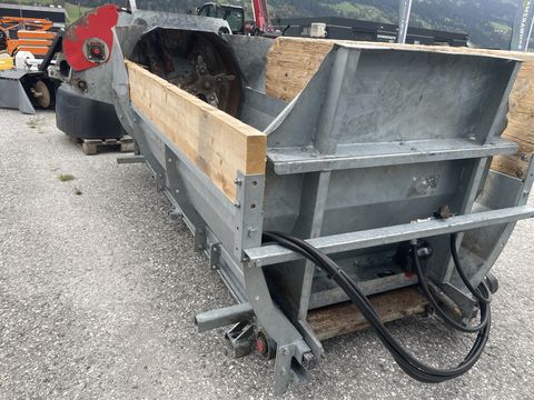 Gafner Aufbauseitenstreuer zu Reform T8 m. langem Radst