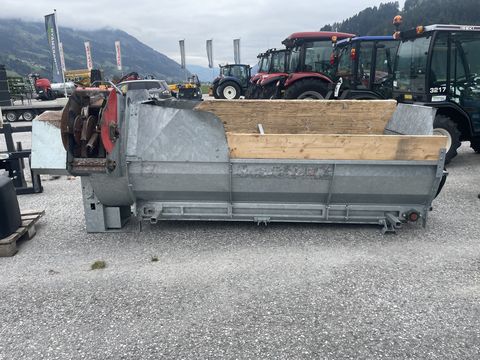 Gafner Aufbauseitenstreuer zu Reform T8 m. langem Radst