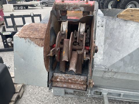 Gafner Aufbauseitenstreuer zu Reform T8 m. langem Radst