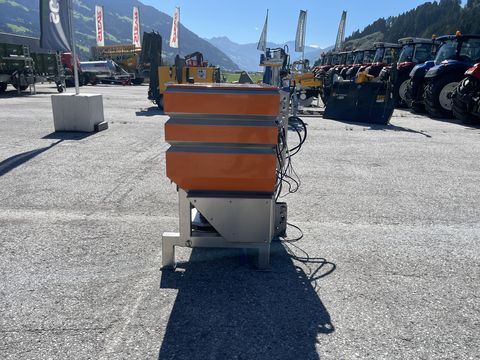 Gafner Aufbauseitenstreuer zu Reform T8 m. langem Radst