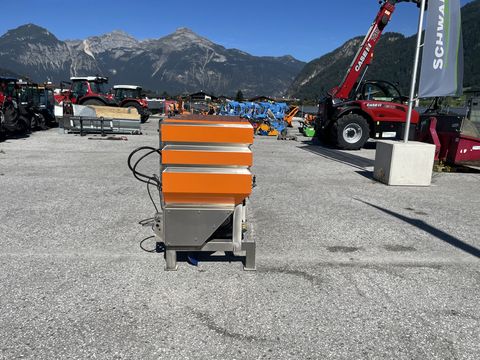 Gafner Aufbauseitenstreuer zu Reform T8 m. langem Radst