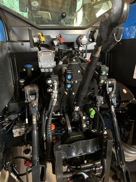New Holland T5.140 Auto Command (Stage V)