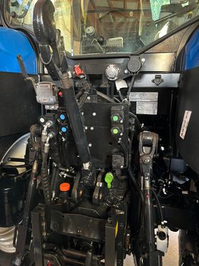New Holland T5.140 Auto Command (Stage V)