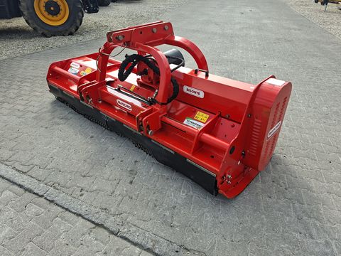 Maschio 2500 mit Front-Heckanbau und Seitenverschub