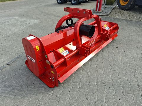 Maschio 2500 mit Front-Heckanbau und Seitenverschub