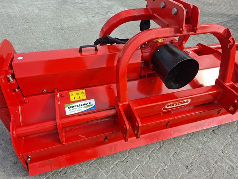 Maschio 2500 mit Front-Heckanbau und Seitenverschub