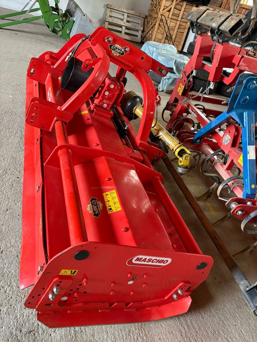 Maschio 2500 mit Front-Heckanbau und Seitenverschub 2