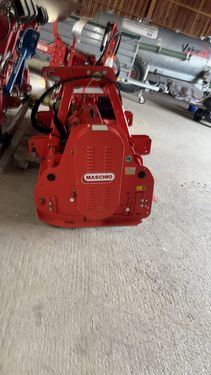 Maschio 2500 mit Front-Heckanbau und Seitenverschub