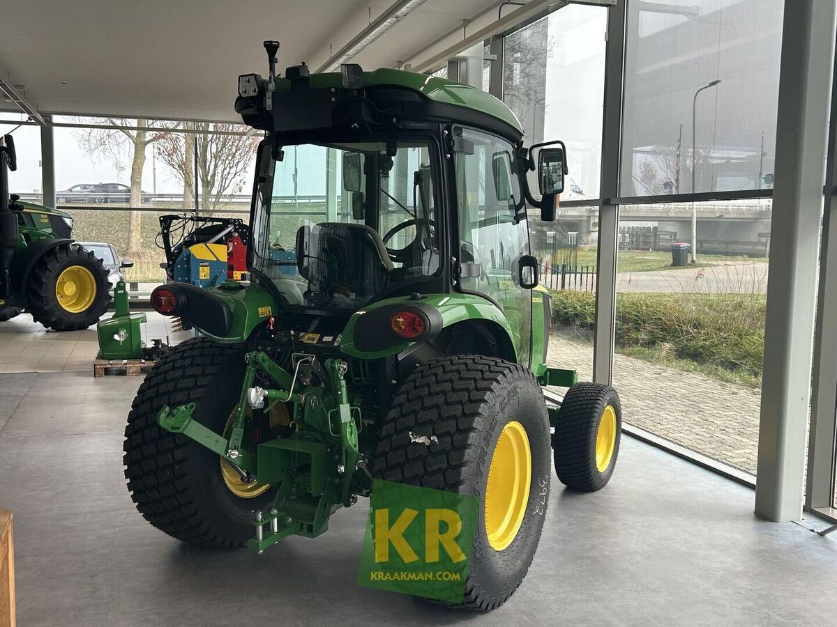 John Deere 4066R 3