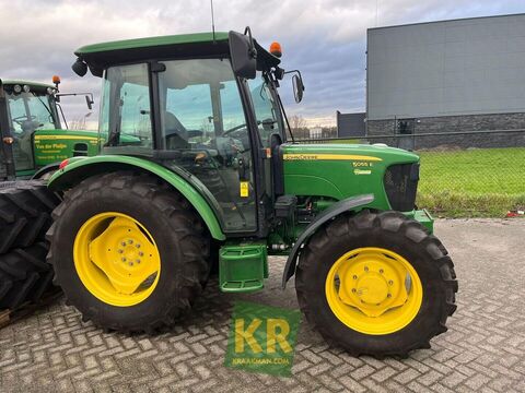 John Deere 5055E