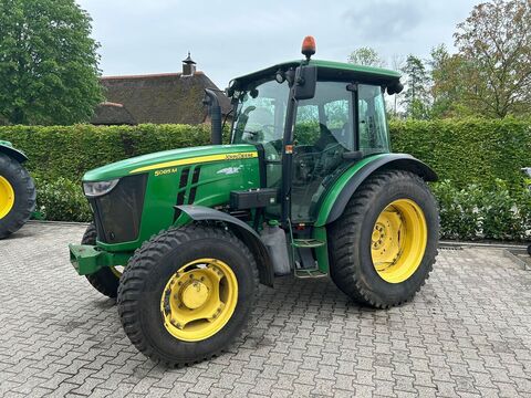 John Deere 5085M