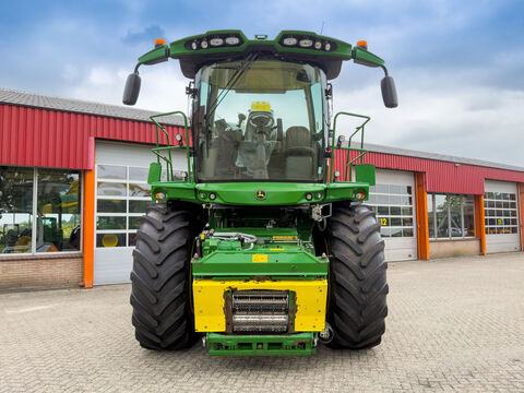 John Deere 8400