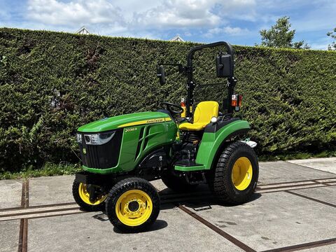 John Deere 2032R