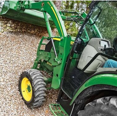 John Deere 320R