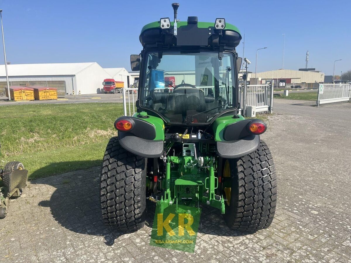 John Deere 4066R 3