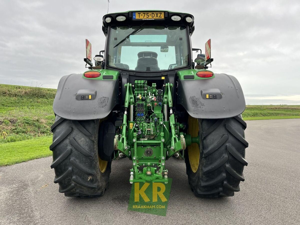 John Deere 6215R 2