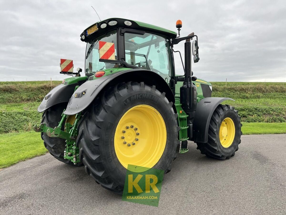 John Deere 6215R 3