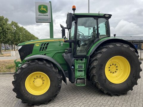 John Deere 6215R