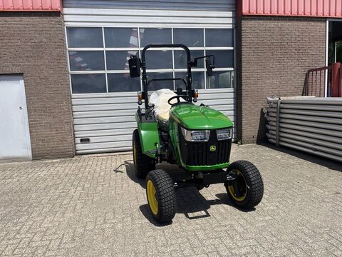 John Deere 2038R