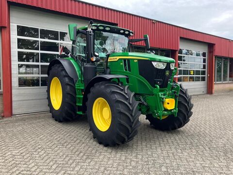 John Deere 6R 215