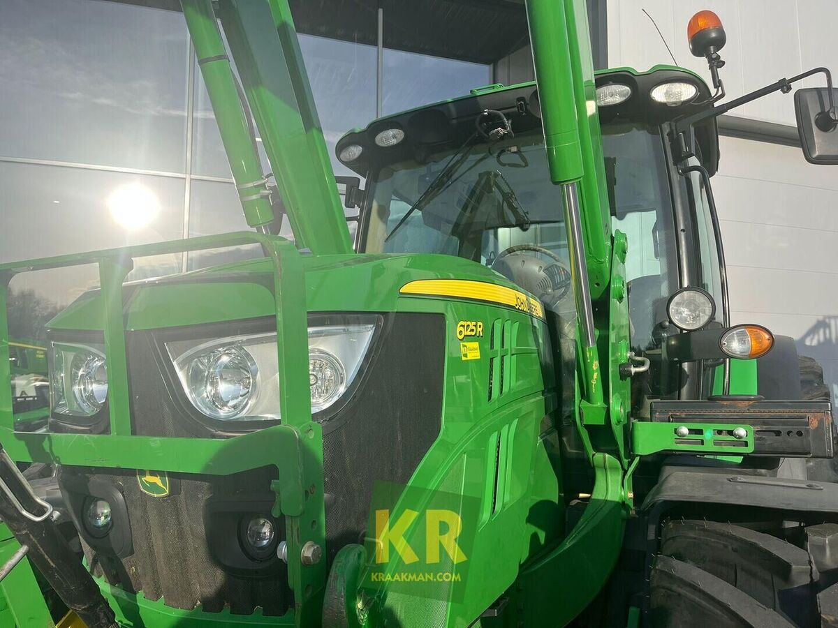 John Deere 6125R 3