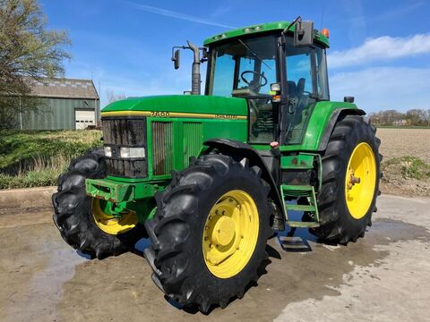 John Deere 7600
