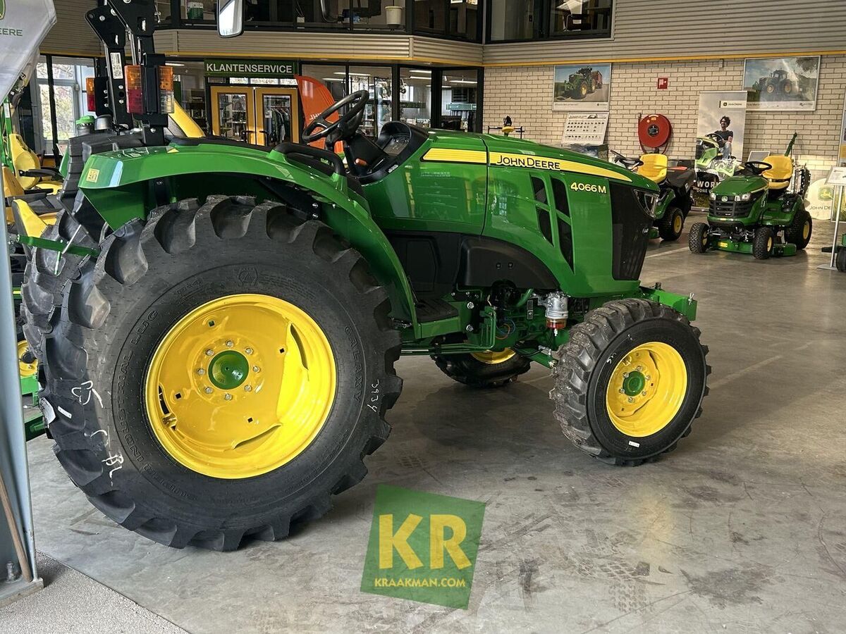 John Deere 4066M 3