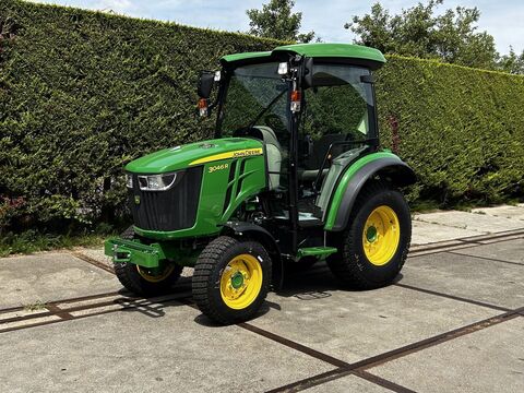 John Deere 3046R