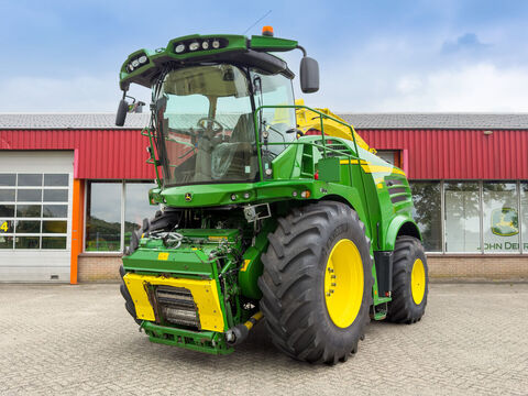John Deere 8400