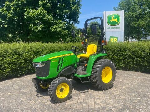 John Deere 3038E