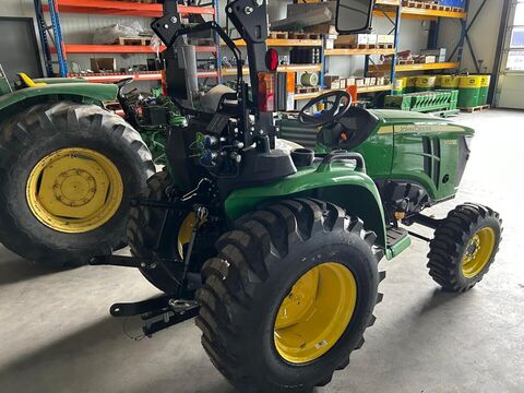 John Deere 3025E