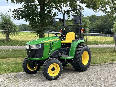 John Deere 3038E