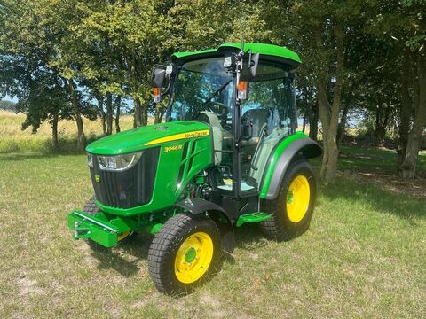 John Deere 3046R