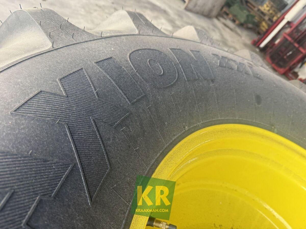 Vredestein 710/70R42 en 600/70R28 wielen 3