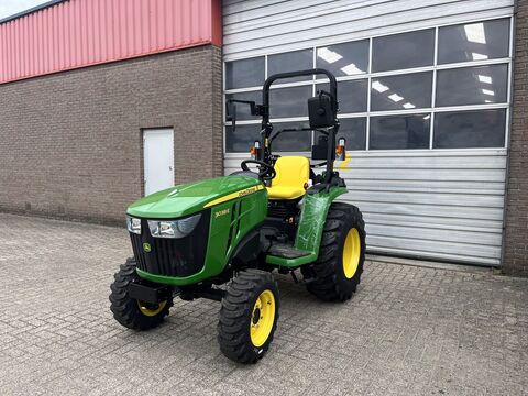 John Deere 3038E