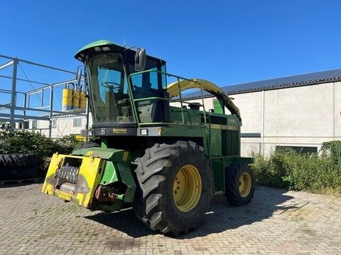 John Deere 6710