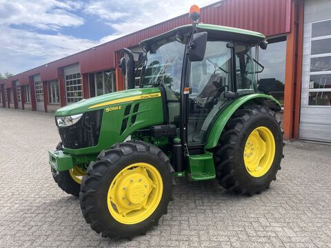 John Deere 5058E