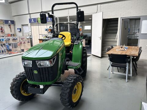 John Deere 3038E