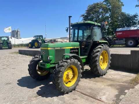 John Deere 3140