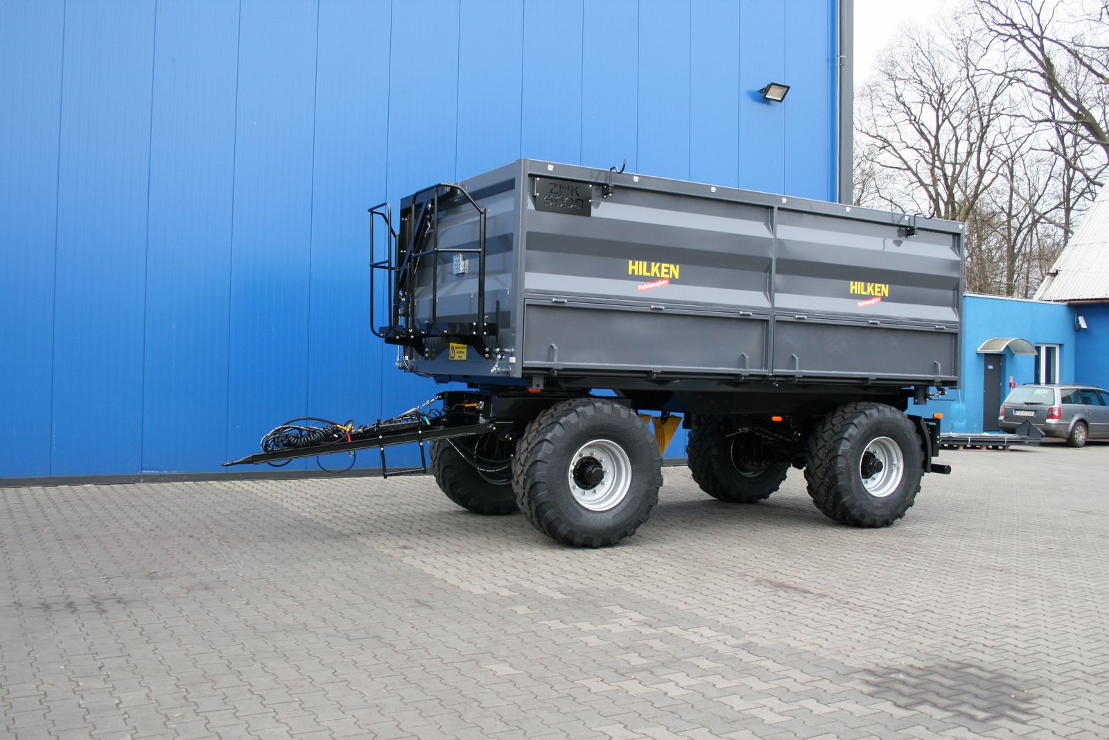 Hilken ZMK5000 Dreiseiten-Muldenkipper, Reifen 560/60R2 2