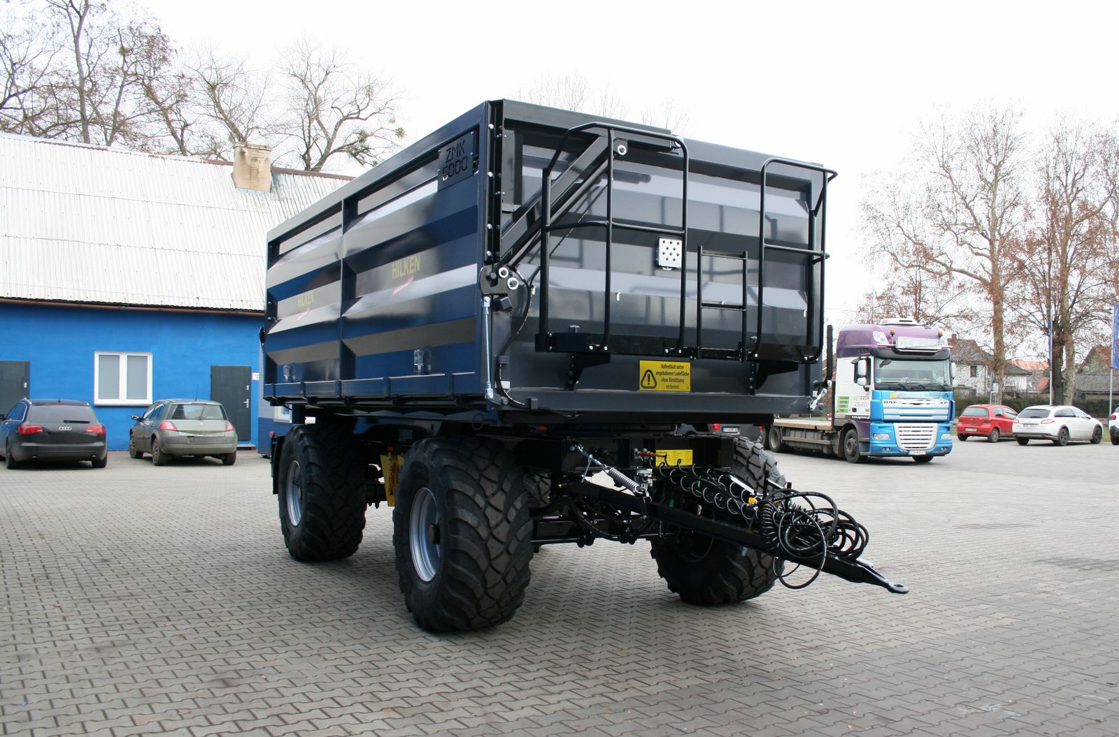 Hilken ZMK5000 Dreiseiten-Muldenkipper, Reifen 560/60R2 3