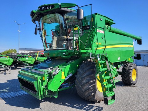 John Deere T670